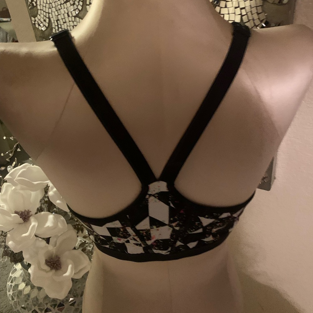 NWT Victoria’s Secret sports bra 36D - Picture 4 of 5